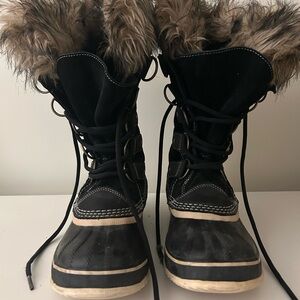 Sorel Black and Tan Fur-Trimmed Winter Boots